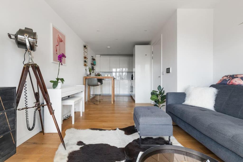 Modern New 1-Bedroom Home Stunning Views London Exterior photo