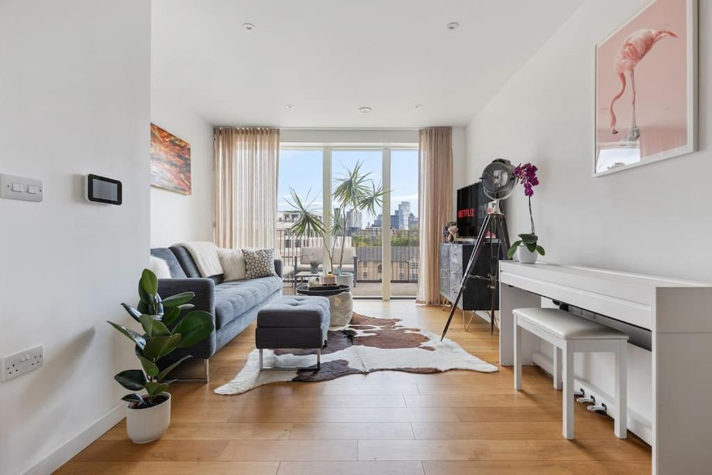Modern New 1-Bedroom Home Stunning Views London Exterior photo