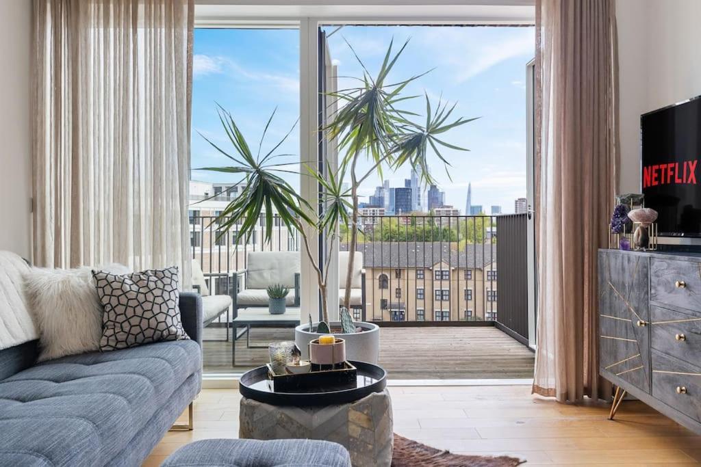 Modern New 1-Bedroom Home Stunning Views London Exterior photo